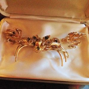 Hobe' Clip On Earrings with matching gold brooch.